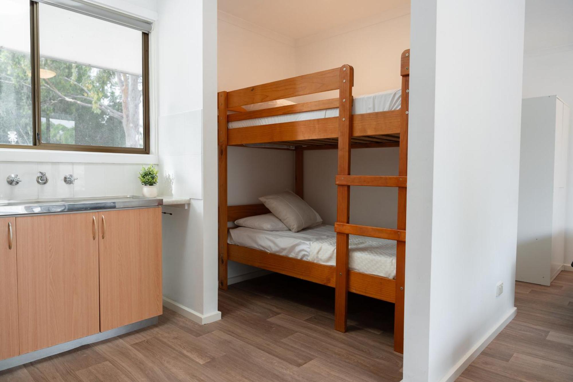 Highway 1 Holiday & Lifestyle Park Bolivar Room photo